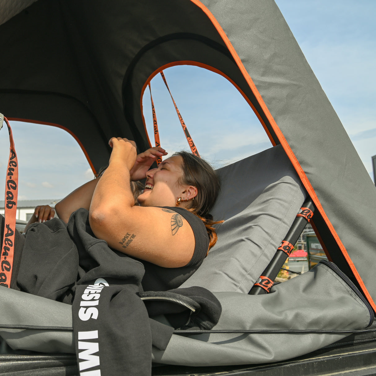 Alu-Cab Rooftent Gen 3-R Black