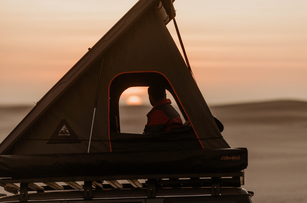 Alu-Cab Rooftent Gen 3-R Black