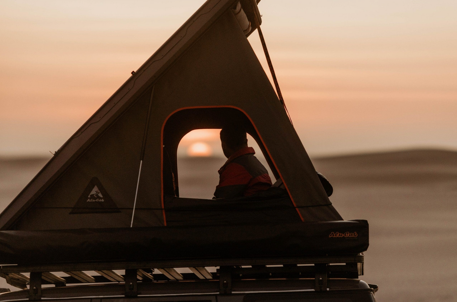 Alu-Cab Rooftent Gen 3-R Black