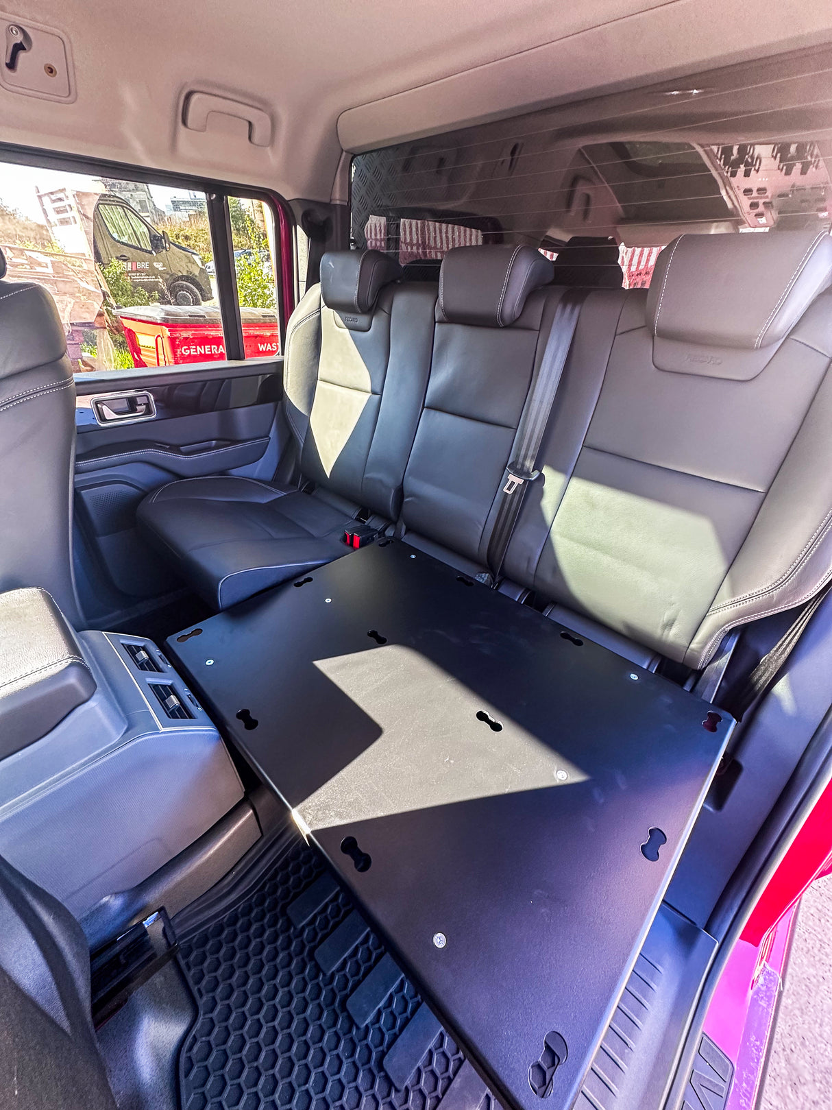 Smart Floor Lite – Quick-Change Rear Seat Floor for INEOS Grenadier (Pre Order, Delivery end of May 2026)